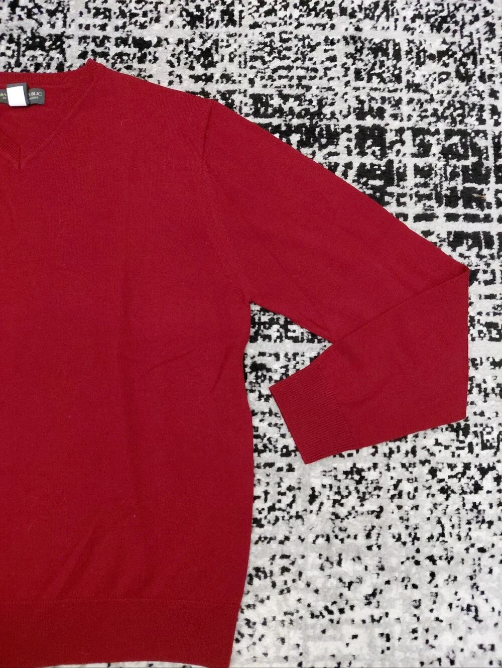 Banana Republic Men’s M Red Extra Fine Merino Wool V-Neck Sweater CC